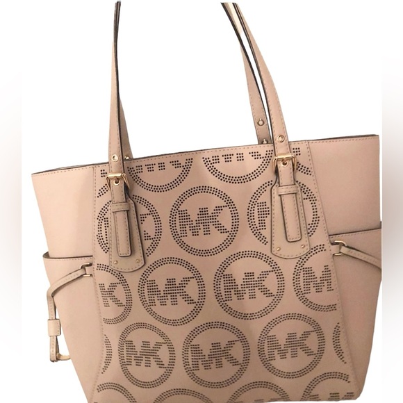 Michael Kors Voyager Tote in Blush /Pink EUC - Picture 1 of 9